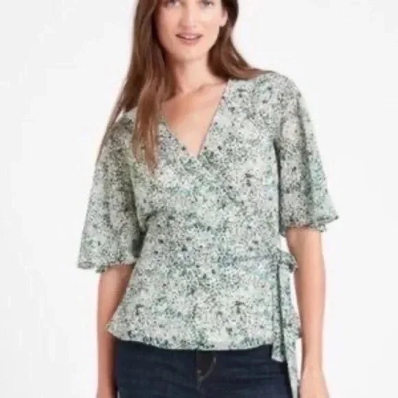 Banana Republic | Wrap Blouse Blue Jasmine Floral Size Small - Picture 2 of 5